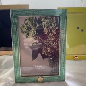 NWOB VERA WANG WEDGWOOD WITH LOVE TREASURE 4” x 6” PICTURE FEAME